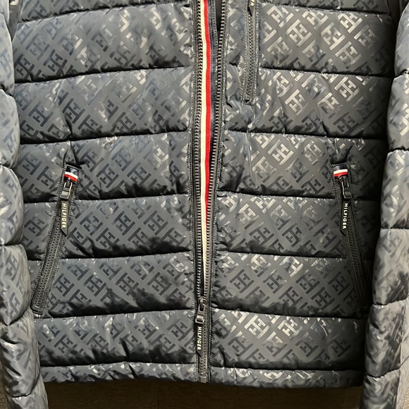 NWT - Tommy Hilfiger Men's Midweight Sherpa Lined Hooded Puffer Jacket - Size S - Picture 12 of 14